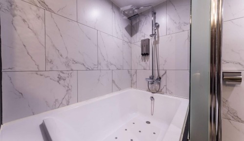 Room (Luxury/Car customers only (Samsung 65)