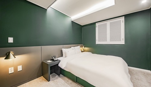 Room (FamilySuite (two bed rooms living roo)