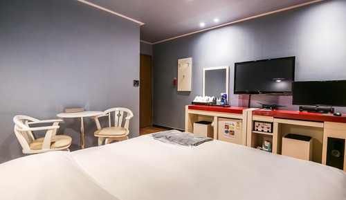 Room (Standard room (Netflix high-end pc ba)