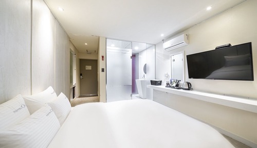 Room (VIP High Performing PC room (TV Netfl)