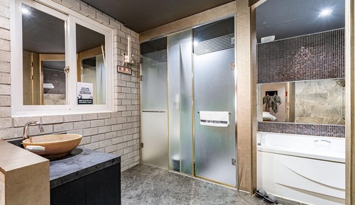 Room (Special Room (Bathtub Netflix Massage)