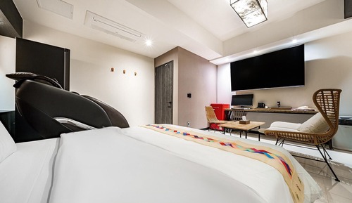 Room (VIP (75TV Netflix/TVing/Disney viewin)