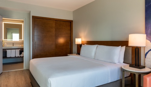 Suite, 1 King Bed (Sunrise/Nature Views)