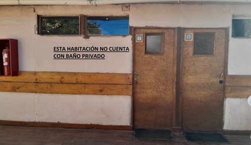 Habitacion individual basica, baño exterior compartido