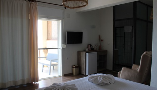 Deluxe Studio Suite