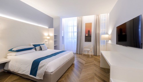 Deluxe Double Room, 1 Bedroom, Terrace, City View