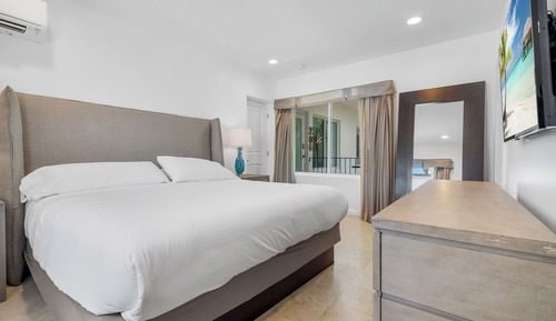 Deluxe Suite, 2 Bedrooms, Garden View
