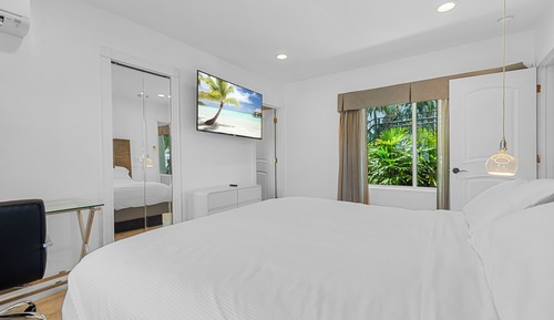 Deluxe Suite, 1 Bedroom, Partial Sea View