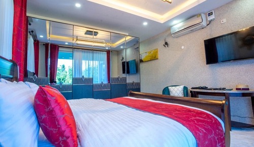 Luxury Suite