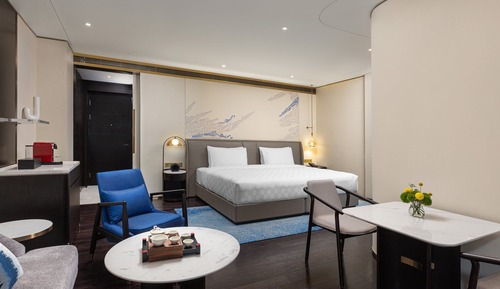 Premium Room, 1 King Bed, Business Lounge Access