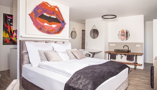 Deluxe Apartment