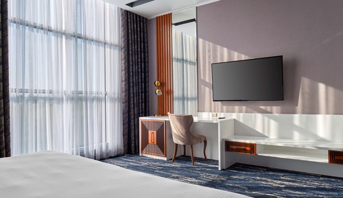 Suite, Jetted Tub