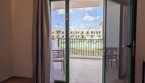 Studio Suite, Pool View (2 adults and 2 children)