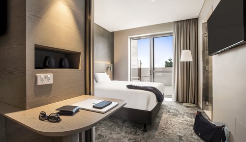 Standard Room, 1 King Bed, Patio (Free Breakfast)