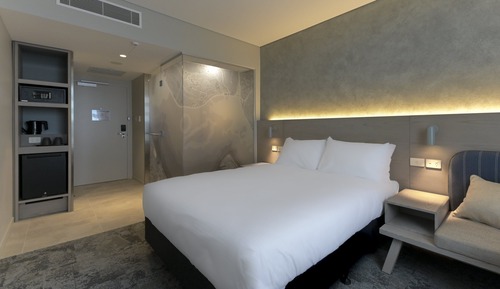 Standard Room, 1 Queen Bed (Free Breakfast)