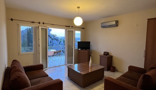 Basic Suite, Pool View