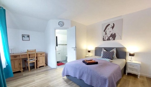 Economy Room, 1 King Bed, Non Smoking