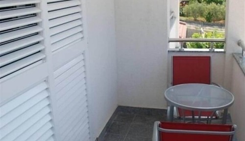 Apartment (Markle - swimming pool and sunbeds - )