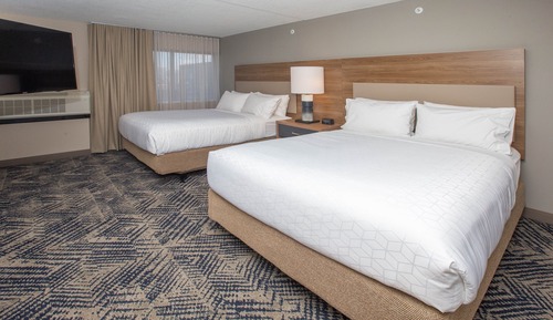 Suite, Accessible (Roll-In Shower)