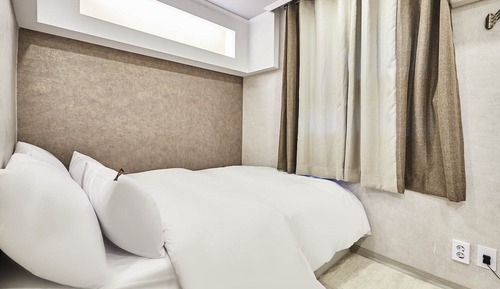 Standard Double Room (Friday,Saturday,Sunday- Check-in 8pm)