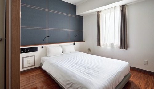 Double Room, Smoking