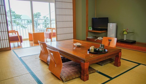 Japanese Style Room for 5 Guests