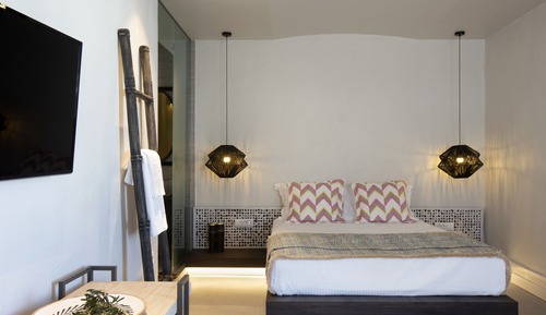 Junior Room, 1 Queen Bed