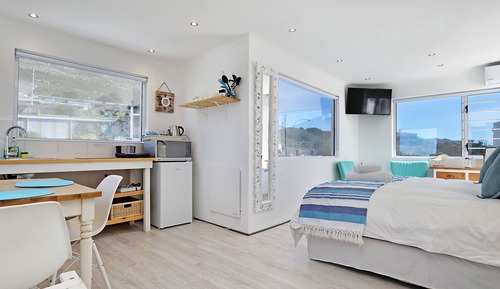 Standard Studio Suite, Balcony, Mountain View