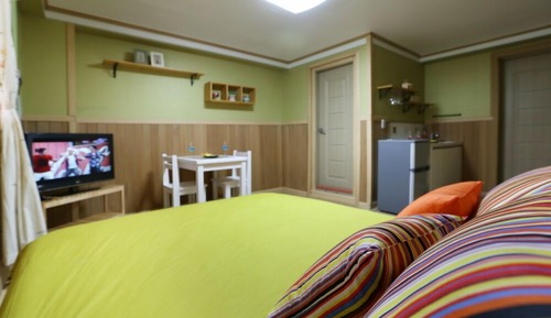 Room (Lilly)