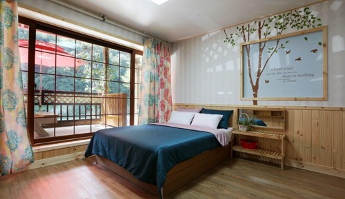 Room (Lavender)