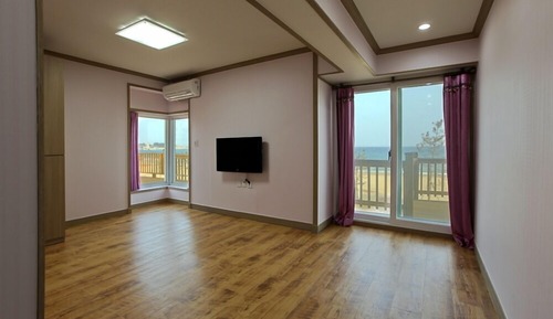 Room (Jeongdongjin)