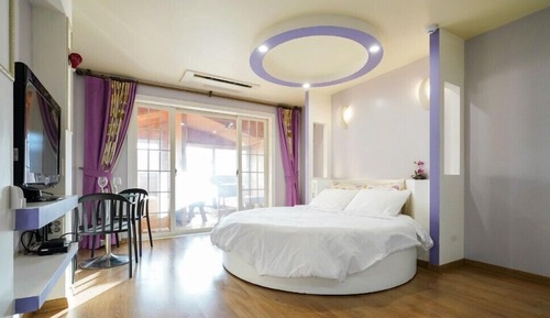 Room (Jjokbit/couple)