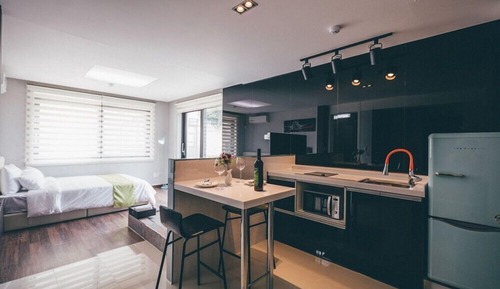 Room (R102)
