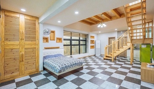 Room (Haetbit)