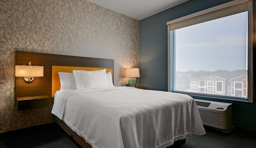 Suite, 1 Queen Bed, Accessible (Roll-In Shower)