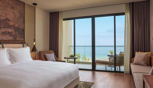 Superior Room, 1 King Bed, Balcony, Sea View