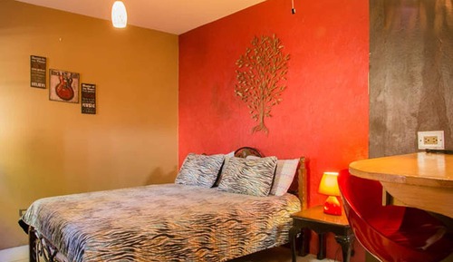 Comfort Studio (Red Velvet)