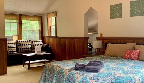 Evergreen Suite (Pet Friendly)