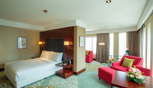 Suite, 1 King Bed, City View
