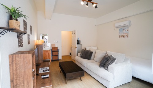 Privately Reserved Floor up to 8 Guests