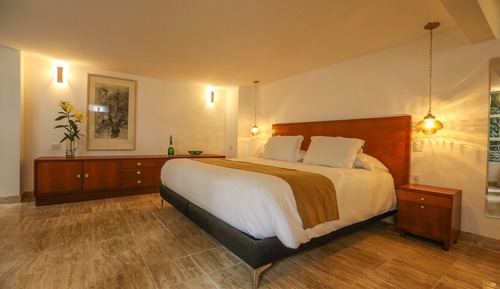 Deluxe Suite, 1 King Bed, Ensuite