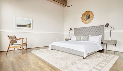Deluxe Apartment, 1 King Bed, Patio (Suite)