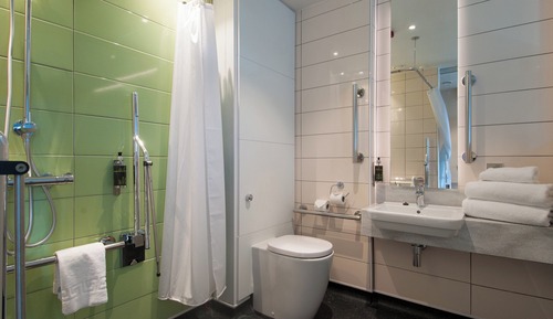 Standard Double Room, Roll-in Shower