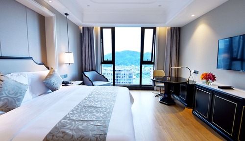 Deluxe Room, 1 King Bed, Smoking