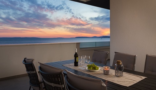 Luxury Apartment, 3 Bedrooms, Sea View, Beachfront (App 4)