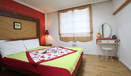 Room (15 PY, Sarang)