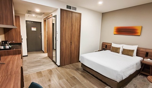 Premium Room One Queen Bed