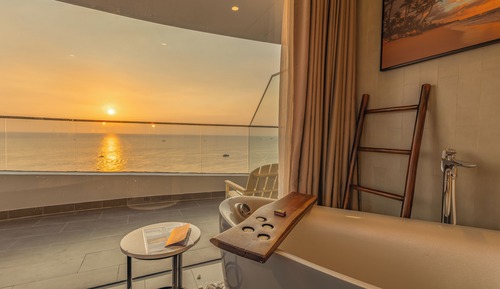 Premium Sunset Ocean Panorama