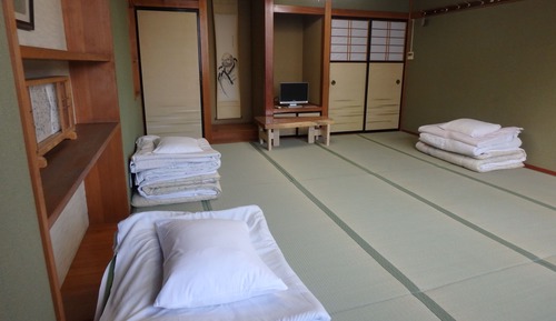 JapaneseRoom(3-6 ppl)SharedBath(Check-in until 18:30/Please provide your arrival time/car), No Smoke