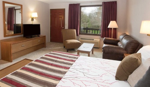 King Leisure Suite with Private Balcony